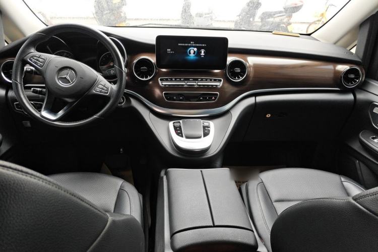 Used Mercedes-Benz V-Class 2020 V 260 Avantgarde Edition Center Console