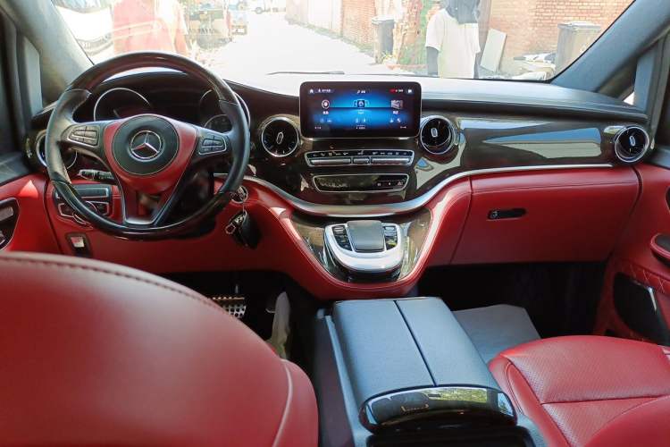 Used Mercedes-Benz V-Class 2020 V 260 L Long-wheelbase Luxury Edition Center Console