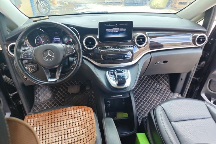 Used Mercedes-Benz V-Class 2020 V 260 Avantgarde Edition Center Console