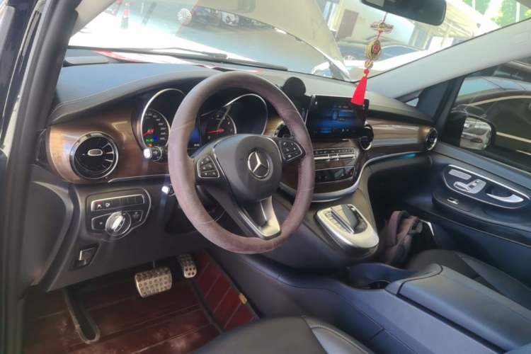 Used Mercedes-Benz V-Class 2020 V 260 Prestige Edition Center Console