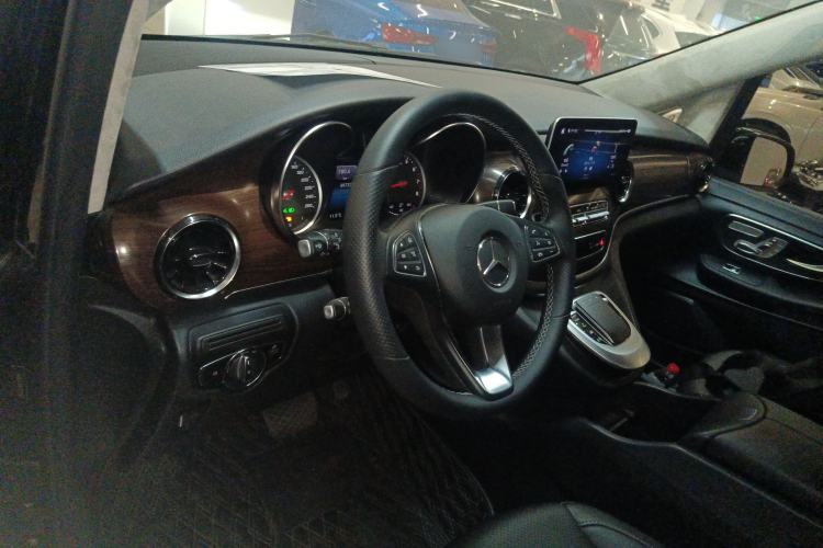 Used Mercedes-Benz V-Class 2020 V 260 Avantgarde Edition Center Console
