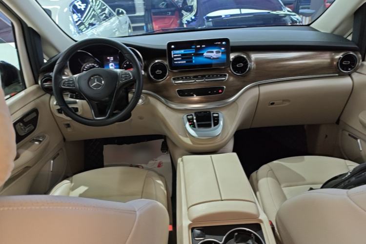 Used Mercedes-Benz V-Class 2020 V 260 Prestige Edition Center Console