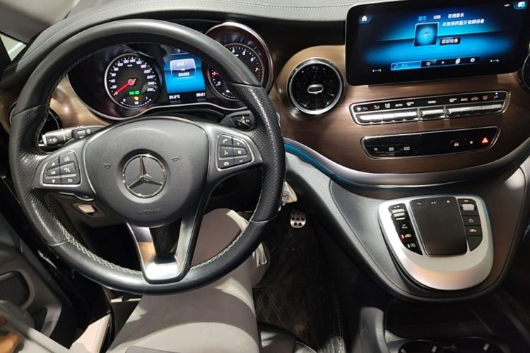 Used Mercedes-Benz V-Class 2020 V 260 Prestige Edition Center Console