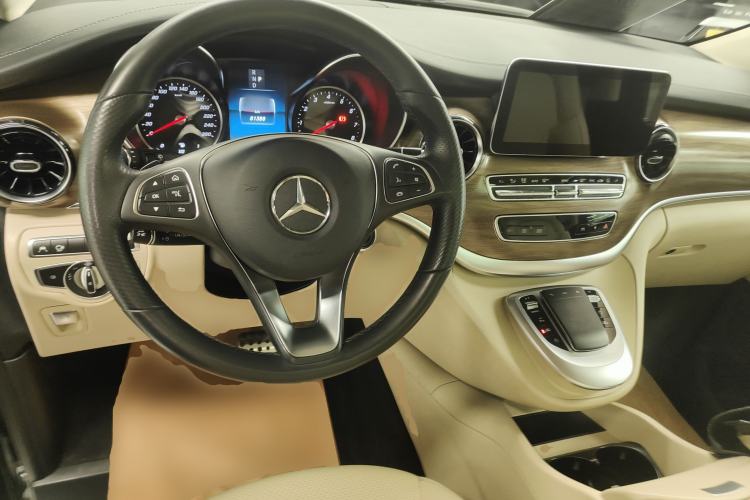 Used Mercedes-Benz V-Class 2020 V 260 L Long-wheelbase Luxury Edition Center Console