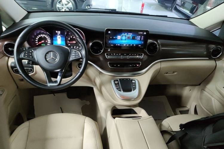 Used Mercedes-Benz V-Class 2020 V 260 Avantgarde Edition Center Console
