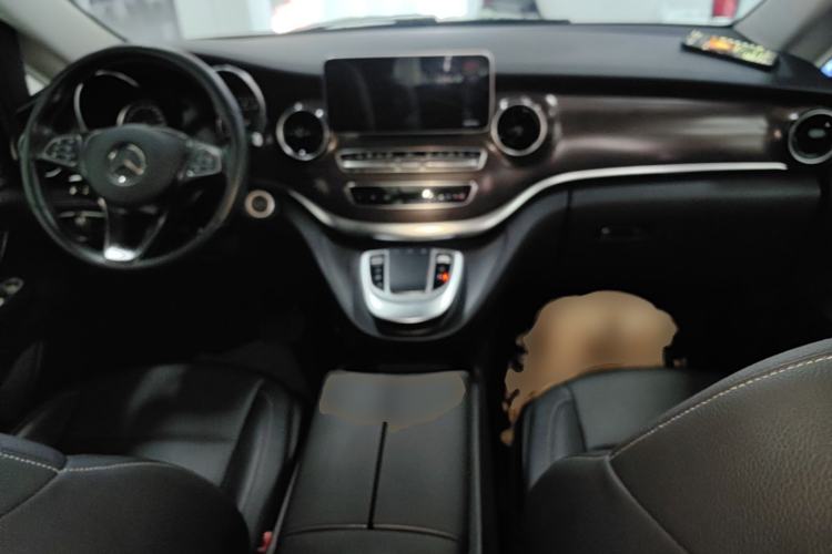 Used Mercedes-Benz V-Class 2020 V 260 Avantgarde Edition Center Console