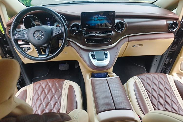 Used Mercedes-Benz V-Class 2020 V 260 Avantgarde Edition Center Console