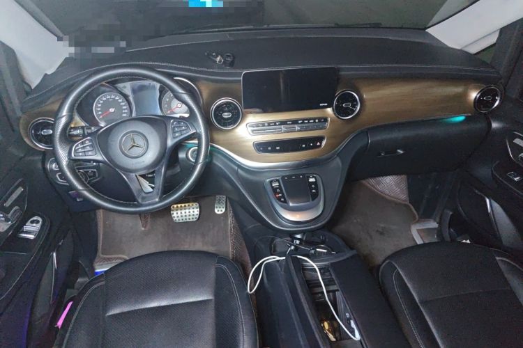 Used Mercedes-Benz V-Class 2020 V 260 Prestige Edition Center Console