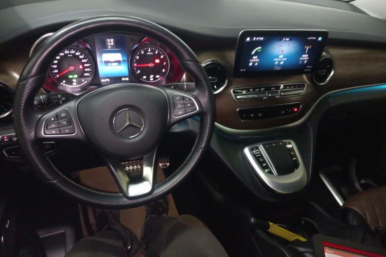 Used Mercedes-Benz V-Class 2020 V 260 Prestige Edition Center Console