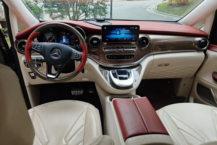 Used Mercedes-Benz V-Class 2020 V 260 Prestige Edition Center Console