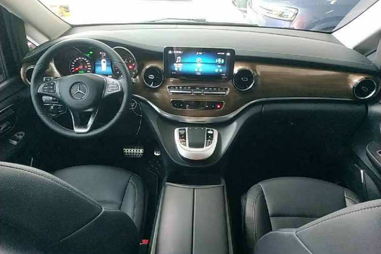 Used Mercedes-Benz V-Class 2020 V 260 L Long-wheelbase Luxury Edition Center Console