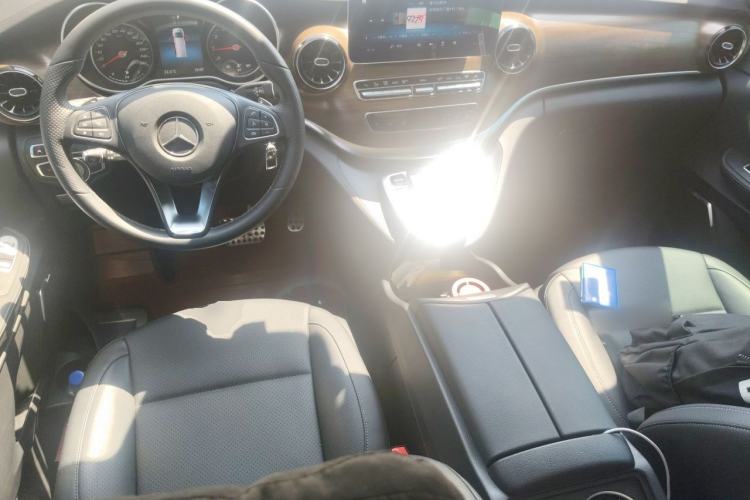 Used Mercedes-Benz V-Class 2020 V 260 L Long-wheelbase Luxury Edition Center Console
