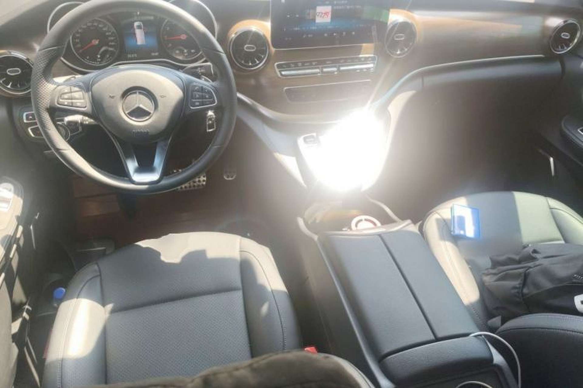 Used Mercedes-Benz V-Class 2020 V 260 L Long-wheelbase Luxury Edition Center Console