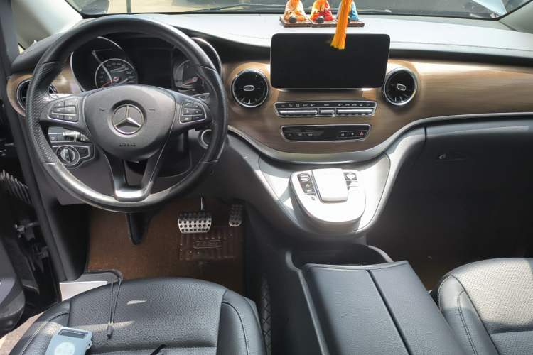 Used Mercedes-Benz V-Class 2020 V 260 L Long-wheelbase Luxury Edition Center Console