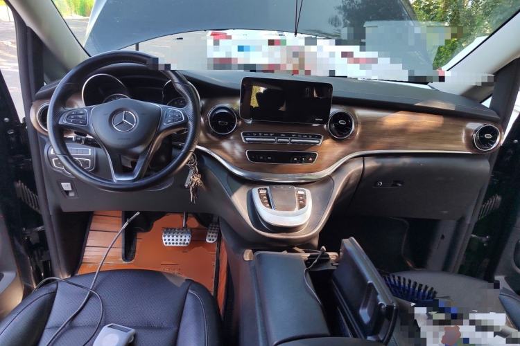 Used Mercedes-Benz V-Class 2020 V 260 L Long-wheelbase Luxury Edition Center Console