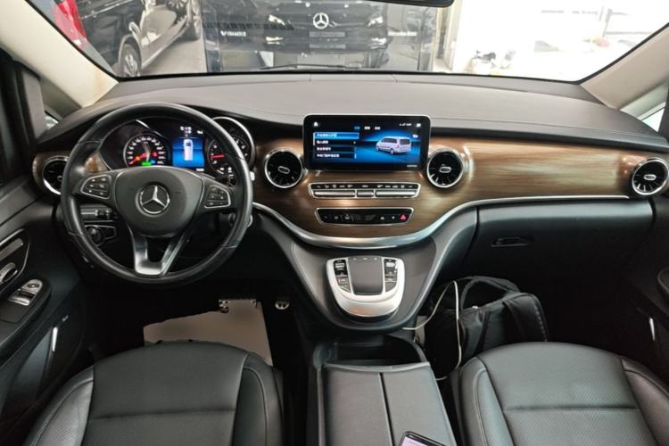 Used Mercedes-Benz V-Class 2020 V 260 L Long-wheelbase Luxury Edition Center Console