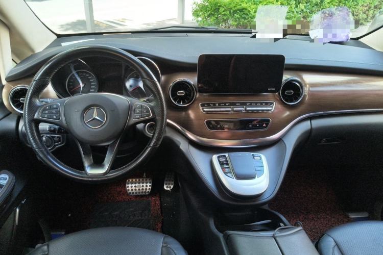 Used Mercedes-Benz V-Class 2020 V 260 L Long-wheelbase Luxury Edition Center Console