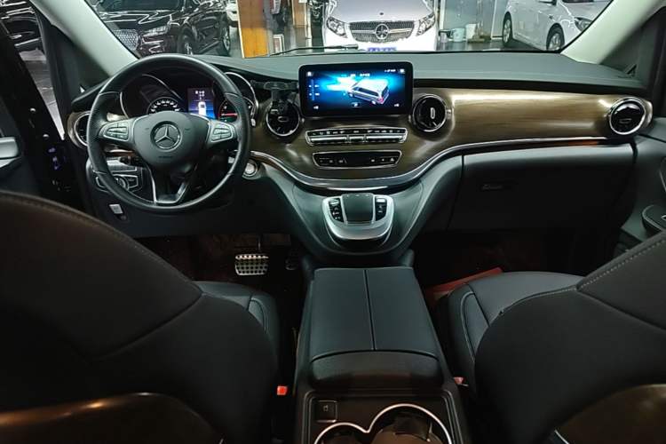Used Mercedes-Benz V-Class 2020 V 260 L Long-wheelbase Luxury Edition Center Console