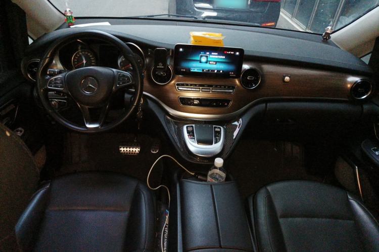 Used Mercedes-Benz V-Class 2020 V 260 Prestige Edition Center Console