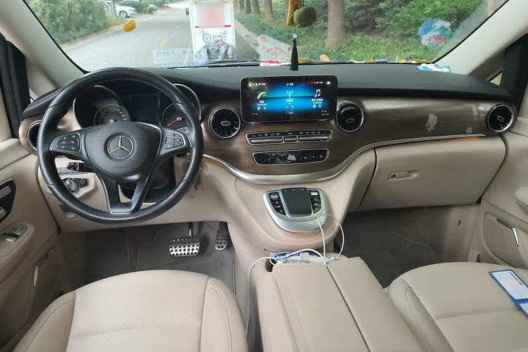 Used Mercedes-Benz V-Class 2020 V 260 L Long-wheelbase Luxury Edition Center Console