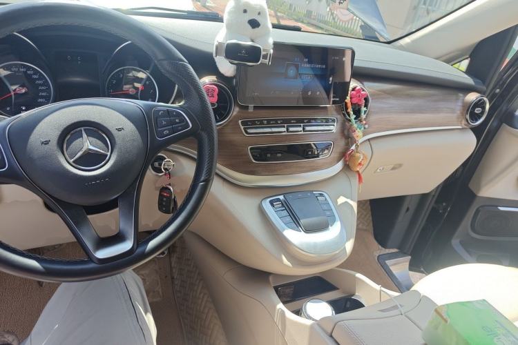 Used Mercedes-Benz V-Class 2020 V 260 Prestige Edition Center Console