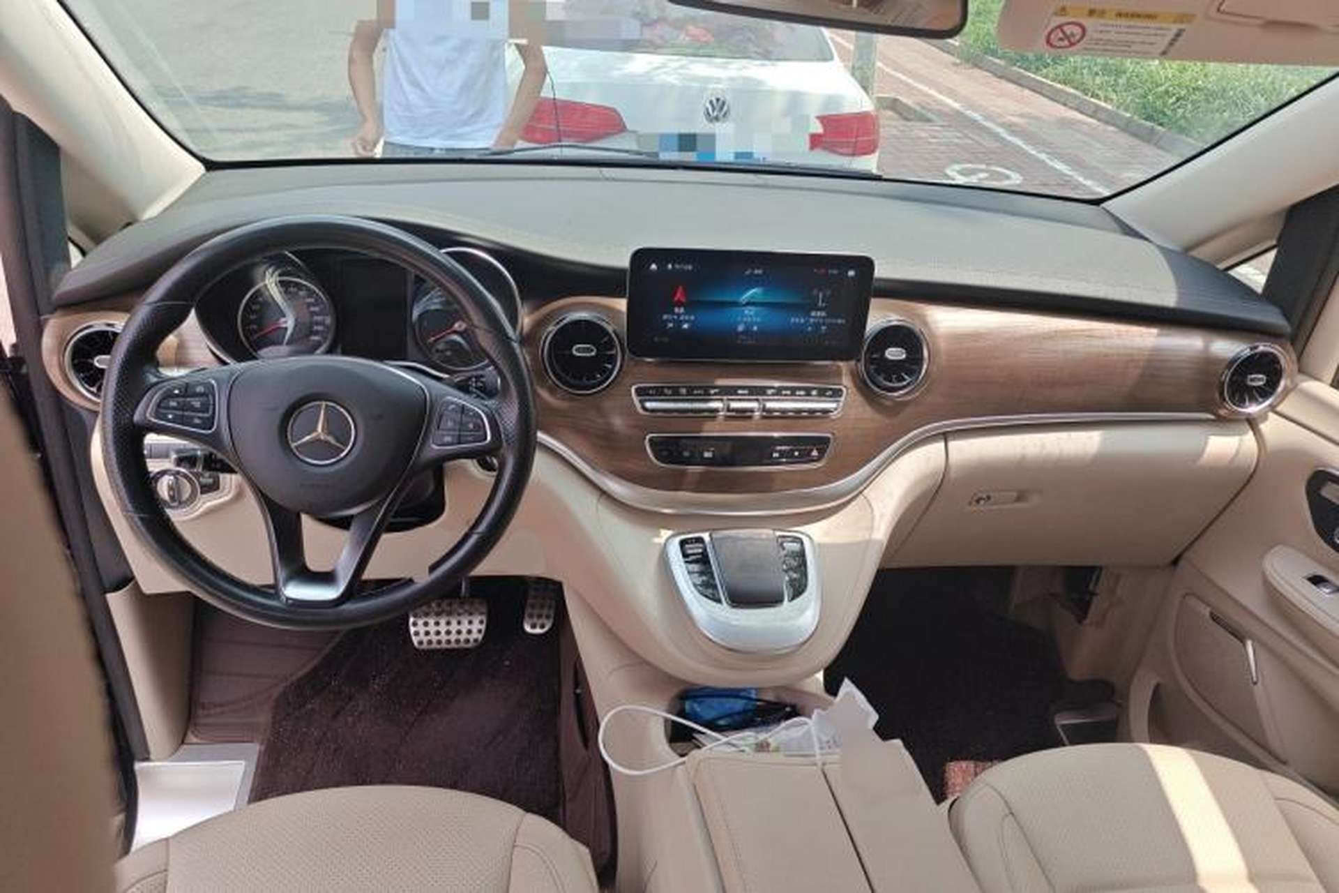 Used Mercedes-Benz V-Class 2020 V 260 L Long-wheelbase Luxury Edition Center Console