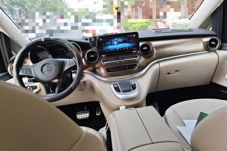 Used Mercedes-Benz V-Class 2020 V 260 Prestige Edition Center Console