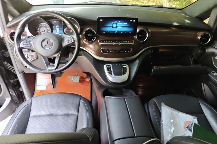 Used Mercedes-Benz V-Class 2020 V 260 Avantgarde Edition Center Console