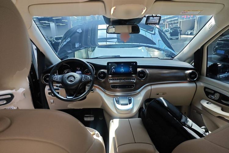 Used Mercedes-Benz V-Class 2020 V 260 L Long-wheelbase Luxury Edition Center Console
