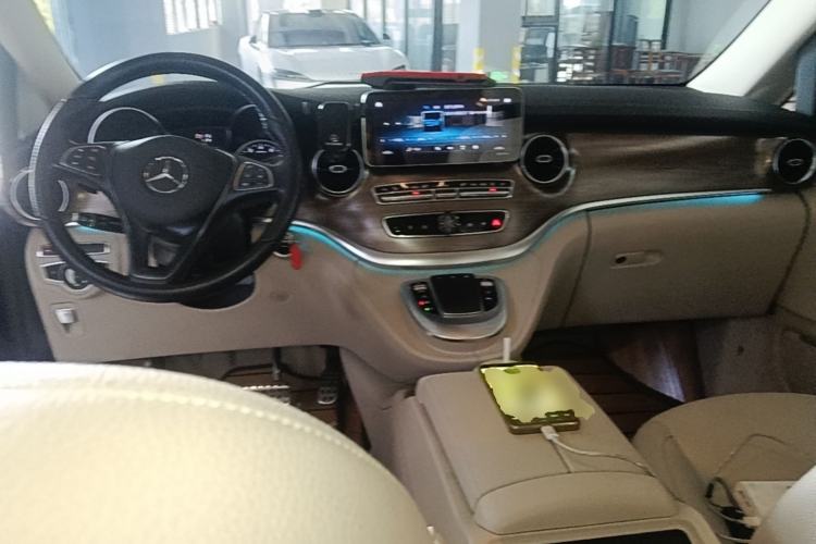 Used Mercedes-Benz V-Class 2020 V 260 Prestige Edition Center Console