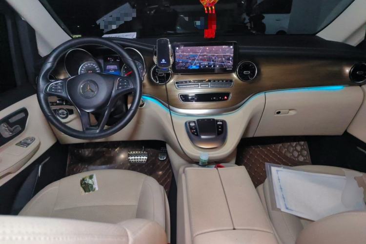 Used Mercedes-Benz V-Class 2020 V 260 Prestige Edition Center Console