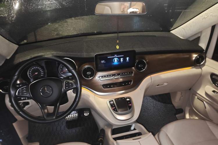 Used Mercedes-Benz V-Class 2020 V 260 Prestige Edition Center Console