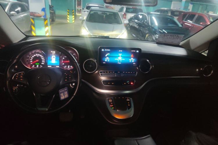 Used Mercedes-Benz V-Class 2020 V 260 Avantgarde Edition Center Console