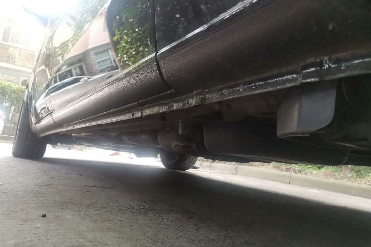 Used Mercedes-Benz V-Class  Chassis Rear Left