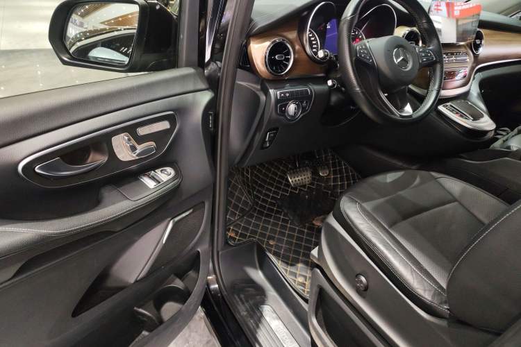 Used Mercedes-Benz V-Class 2020 V 260 Prestige Edition Driver Seat