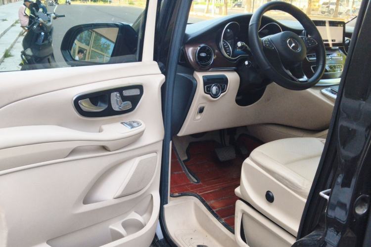 Used Mercedes-Benz V-Class 2020 V 260 Avantgarde Edition Driver Seat