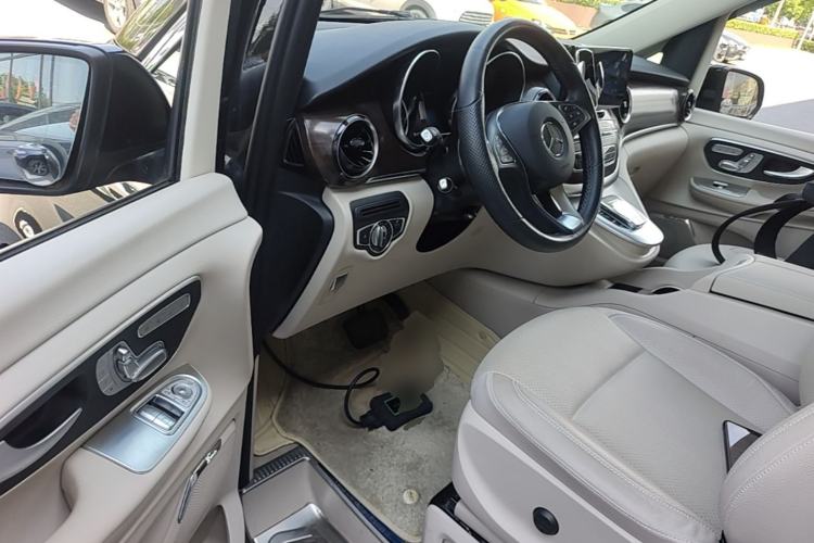 Used Mercedes-Benz V-Class 2020 V 260 Avantgarde Edition Driver Seat