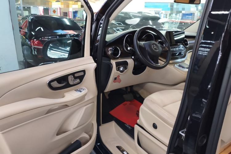 Used Mercedes-Benz V-Class 2020 V 260 Avantgarde Edition Driver Seat