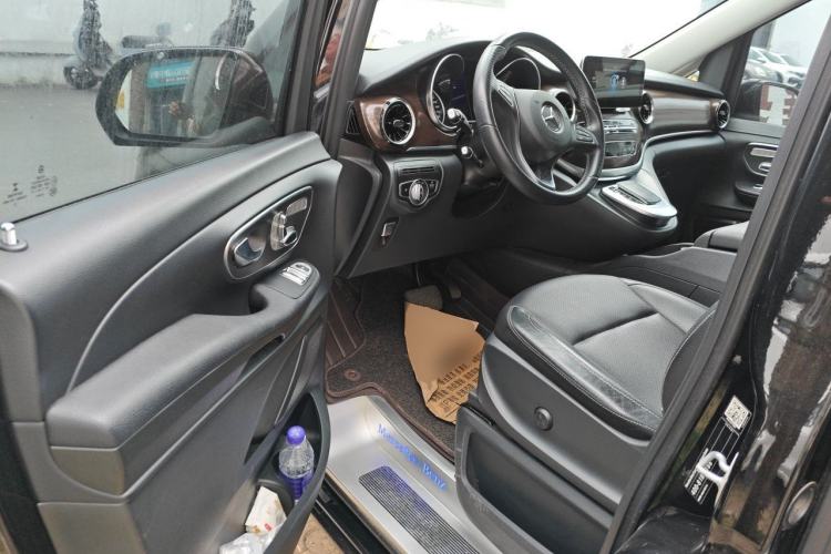 Used Mercedes-Benz V-Class 2020 V 260 Avantgarde Edition Driver Seat