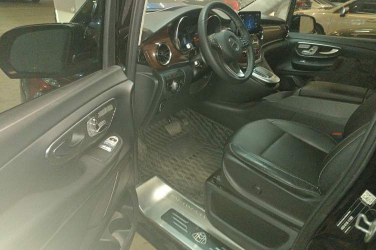 Used Mercedes-Benz V-Class 2020 V 260 Avantgarde Edition Driver Seat