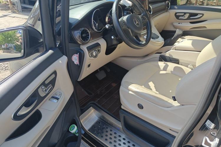 Used Mercedes-Benz V-Class 2020 V 260 Avantgarde Edition Driver Seat