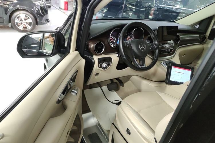 Used Mercedes-Benz V-Class 2020 V 260 Avantgarde Edition Driver Seat
