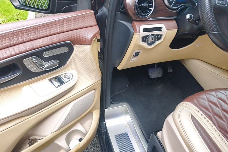 Used Mercedes-Benz V-Class 2020 V 260 Avantgarde Edition Driver Seat