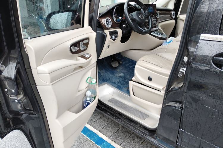 Used Mercedes-Benz V-Class 2020 V 260 Avantgarde Edition Driver Seat