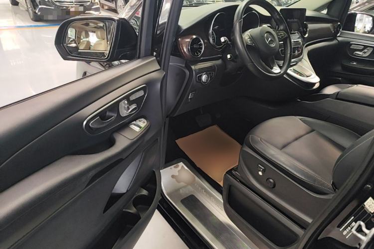 Used Mercedes-Benz V-Class 2020 V 260 Avantgarde Edition Driver Seat