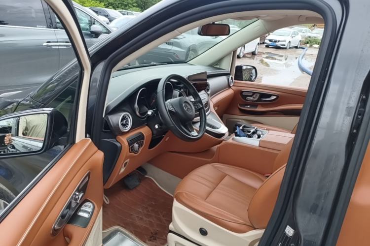 Used Mercedes-Benz V-Class 2020 V 260 Avantgarde Edition Driver Seat