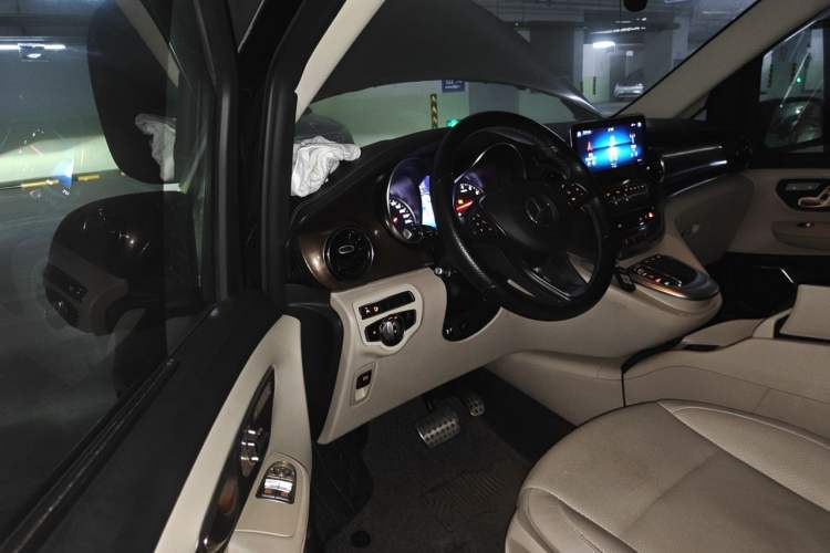 Used Mercedes-Benz V-Class 2020 V 260 L Long-wheelbase Luxury Edition Driver Seat