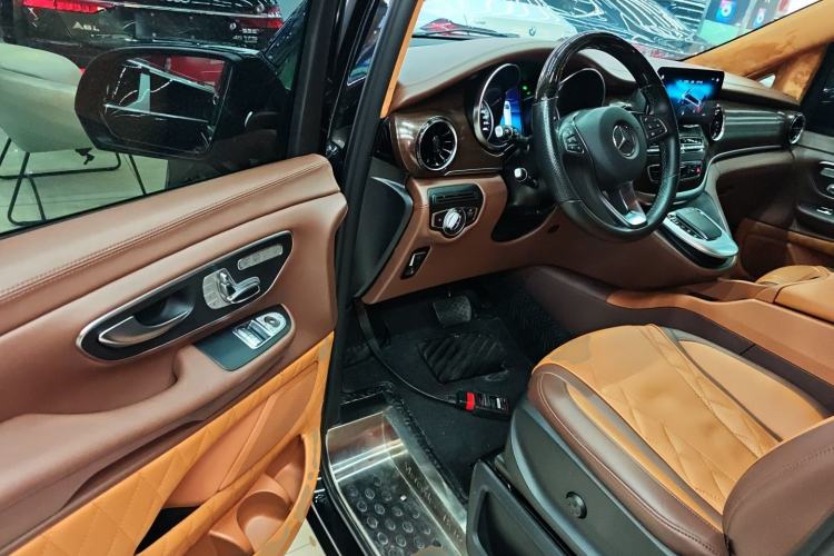 Used Mercedes-Benz V-Class 2020 V 260 Avantgarde Edition Driver Seat