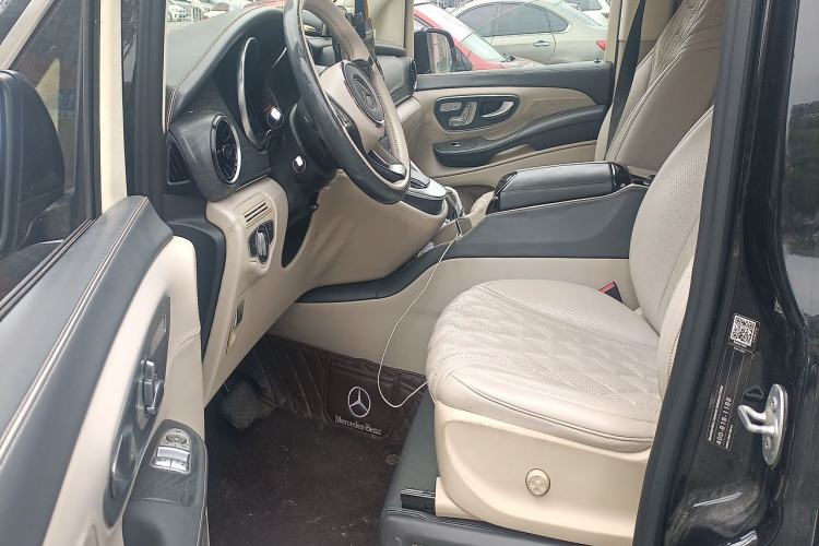 Used Mercedes-Benz V-Class 2020 V 260 Avantgarde Edition Driver Seat
