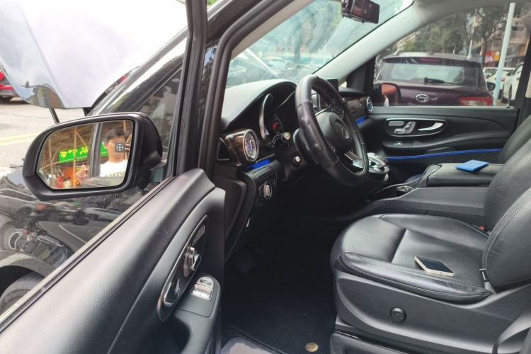 Used Mercedes-Benz V-Class 2020 V 260 Avantgarde Edition Driver Seat